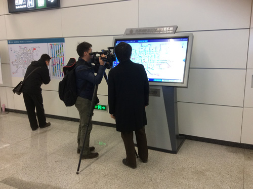 地铁触摸查询机图片 地铁触摸查询机图片