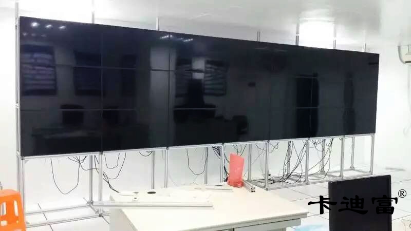 21块安保公司拼接屏效果图 21块安保公司拼接屏效果图