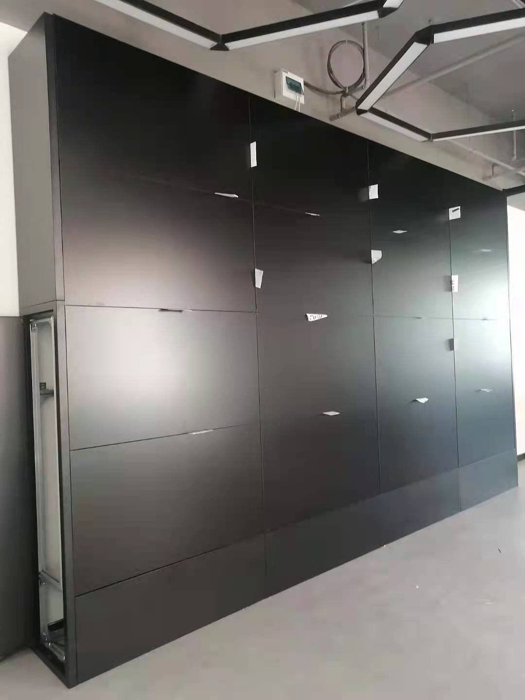 北京航空航天大学55寸3.5mm4X4机柜支架安装图片 北京航空航天大学55寸3.5mm4X4机柜支架安装图片