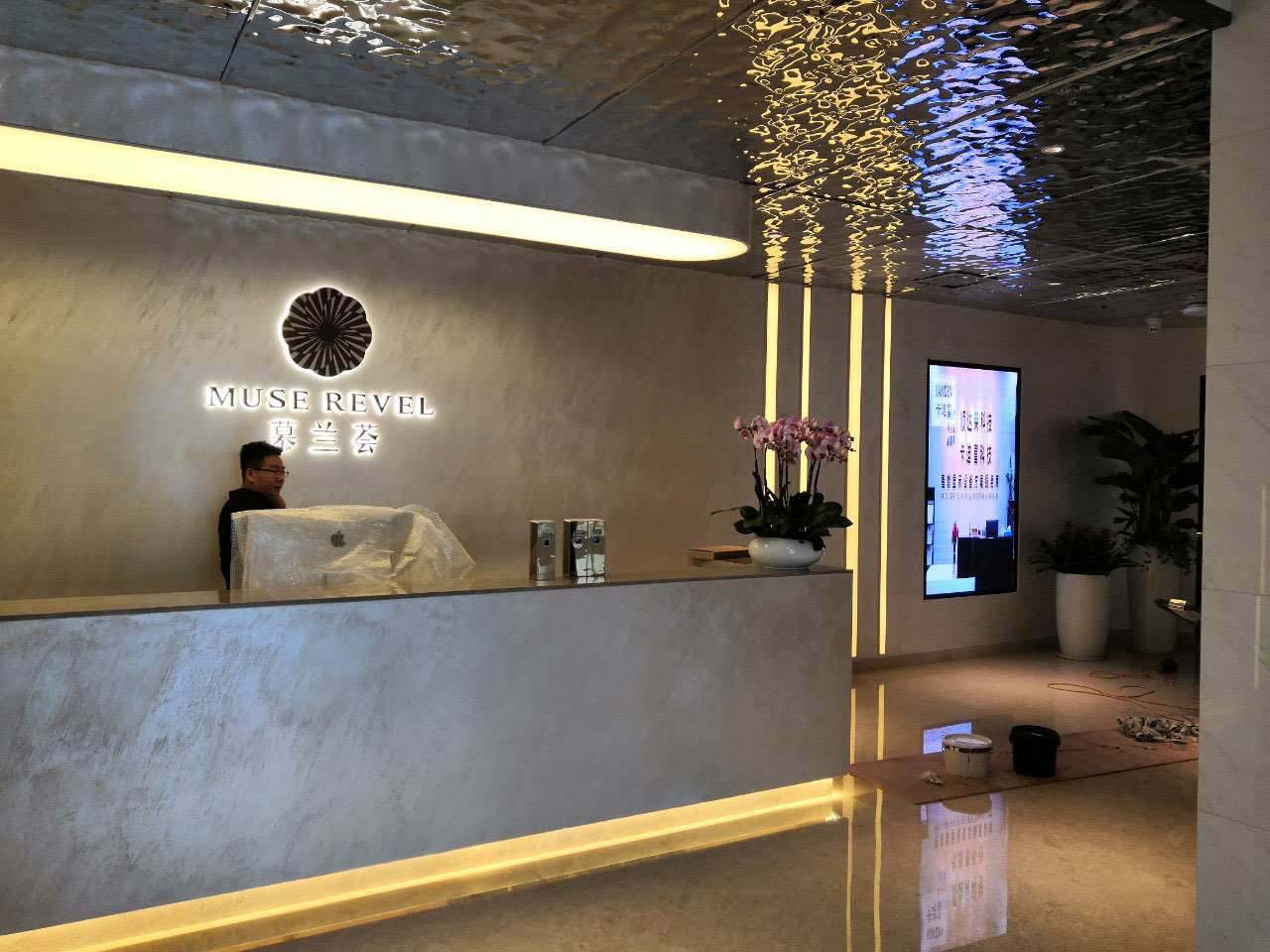 深圳南山慕兰荟形体室内LED显示屏安装 深圳南山慕兰荟形体室内LED显示屏安装