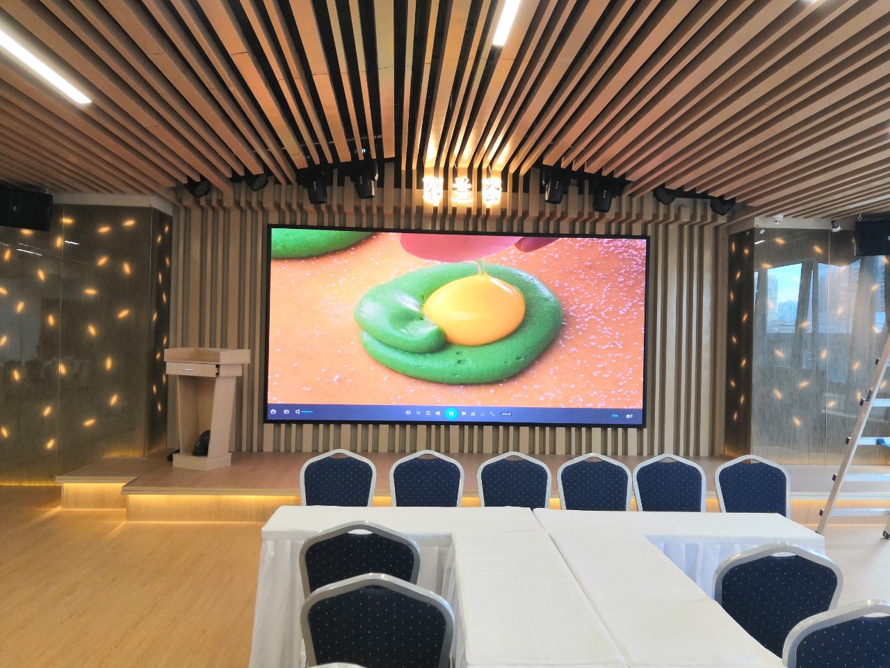 深圳南山形体室内P2.5LED显示屏展示图片 深圳南山形体室内P2.5LED显示屏展示图片