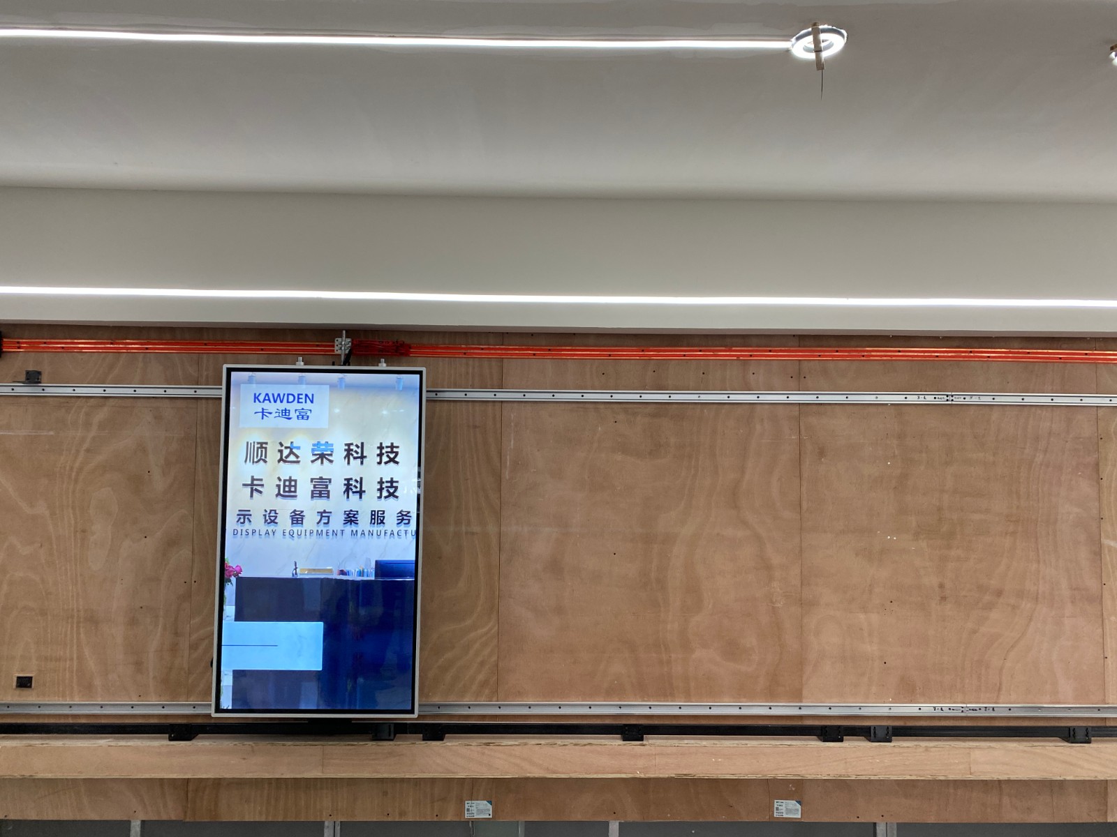 企业展厅建设7米55寸弧形滑轨屏 企业展厅建设7米55寸弧形滑轨屏