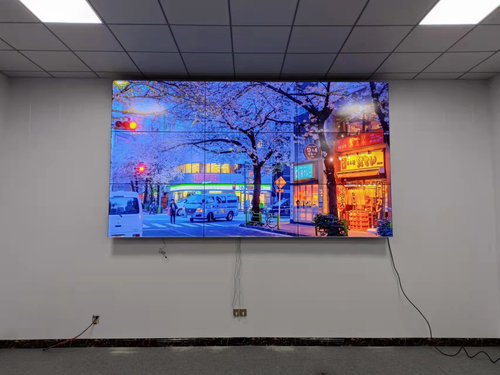 3x3 9块液晶屏拼接成一个大屏幕,55寸3.5mm188bet金宝搏亚洲下载最佳选择
3x3 9块液晶屏拼接成一个大屏幕,55寸3.5mm188bet金宝搏亚洲下载最佳选择