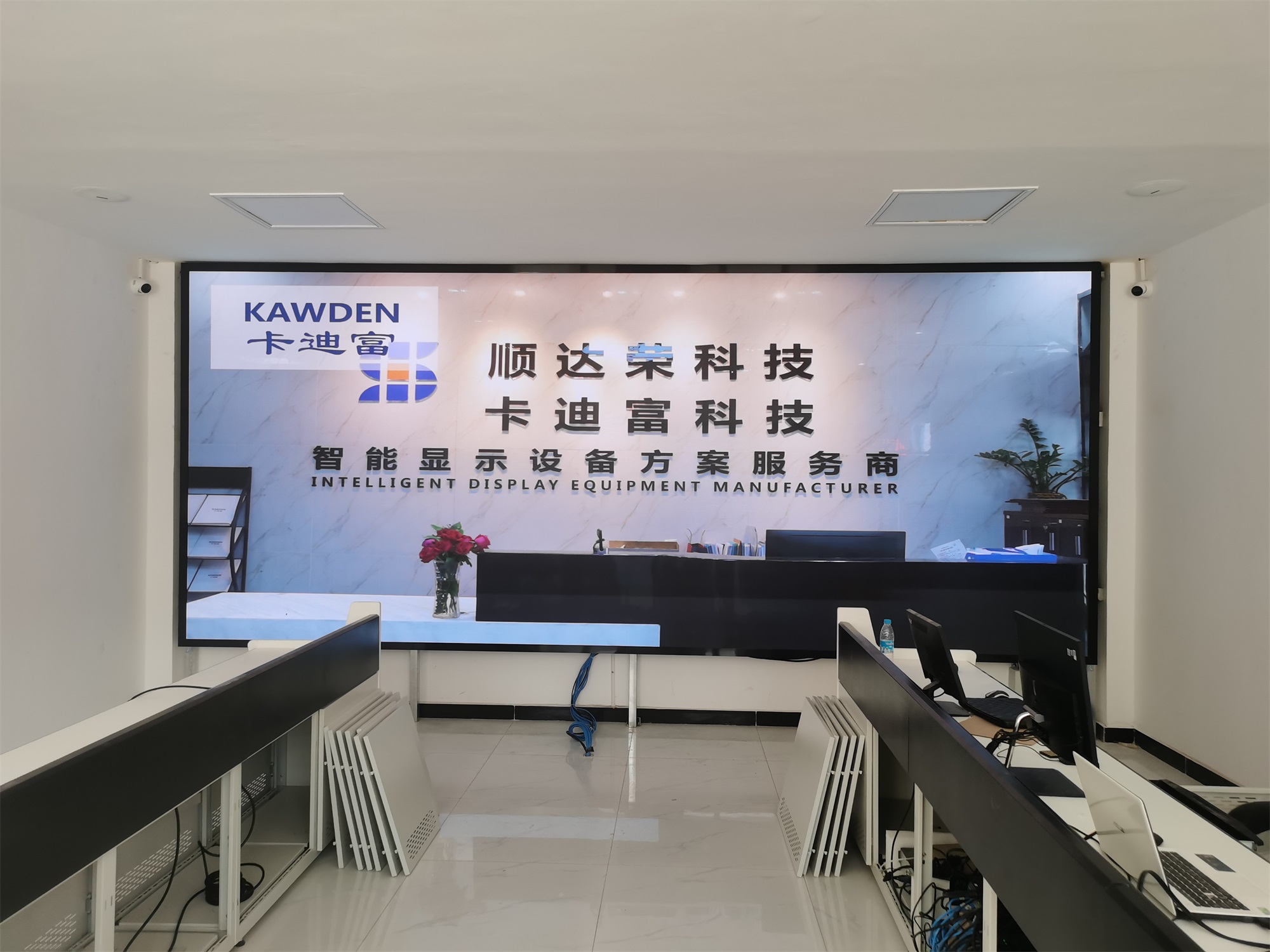 新疆喀什某武装部队项目P1.53全彩屏(5.76x2.4平方) 新疆喀什某武装部队项目P1.53全彩屏(5.76x2.4平方)