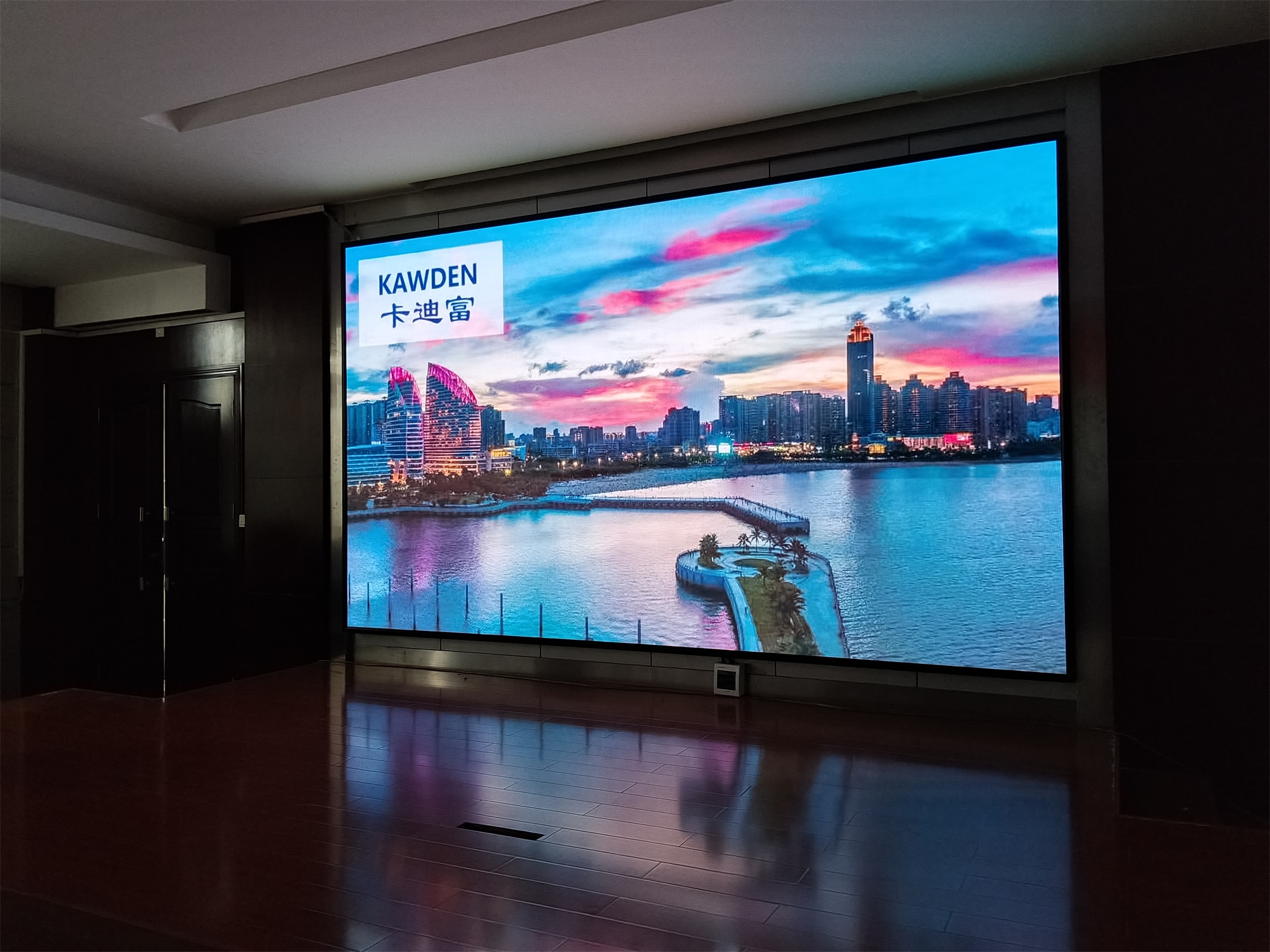 LED全彩显示屏p2.0展示图片 LED全彩显示屏p2.0展示图片