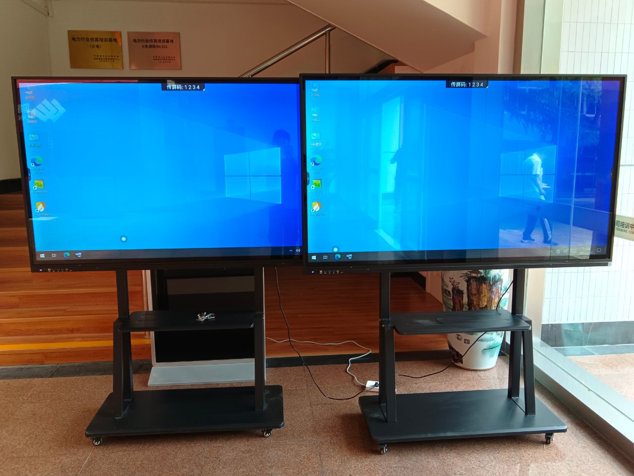 国能徐州培训中心实训基地展厅广告屏(移动支架安装) 国能徐州培训中心实训基地展厅广告屏(移动支架安装)