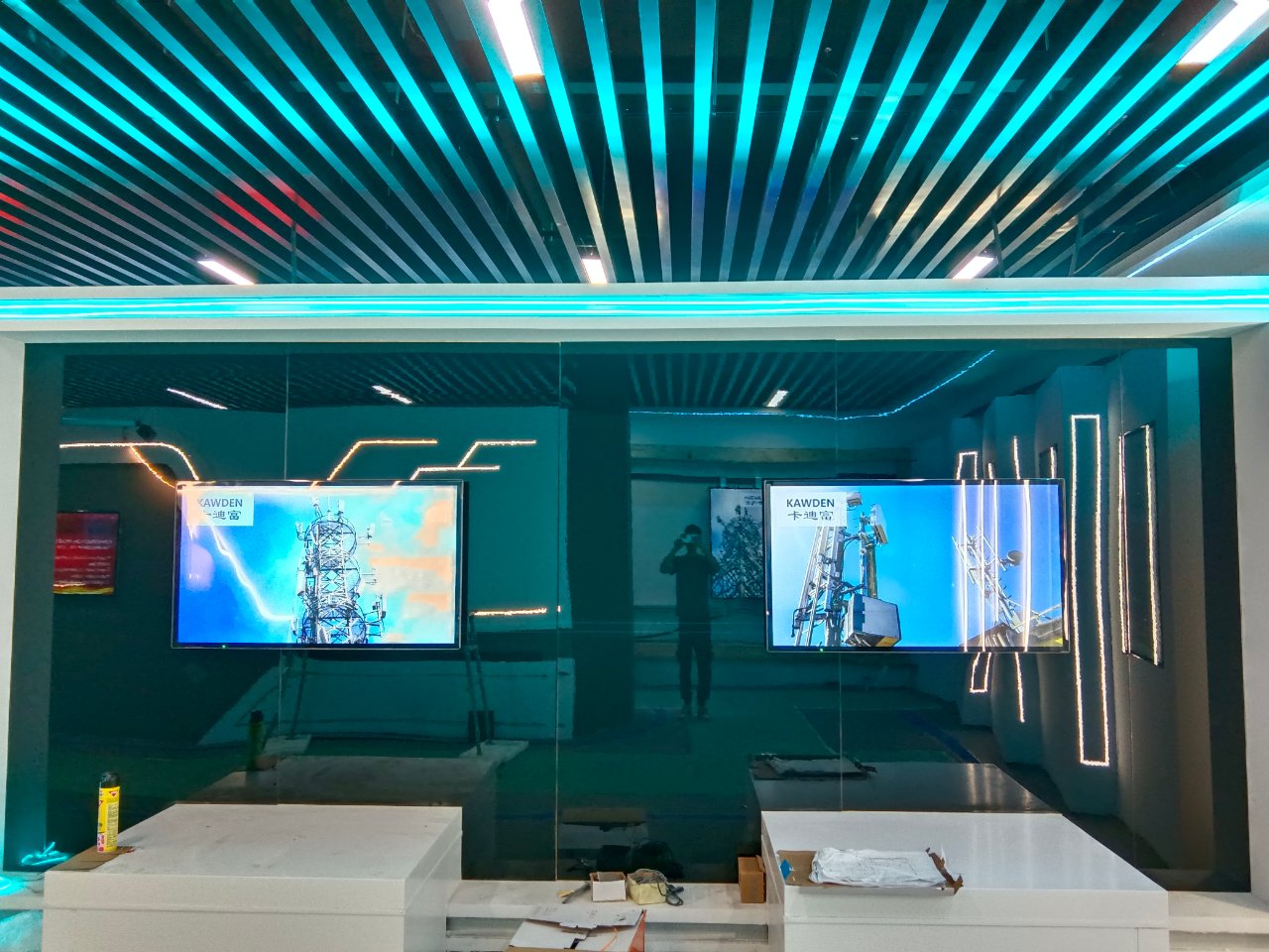 国能徐州培训中心实训基地展厅广告屏展示图片(移动支架) 国能徐州培训中心实训基地展厅广告屏展示图片(移动支架)