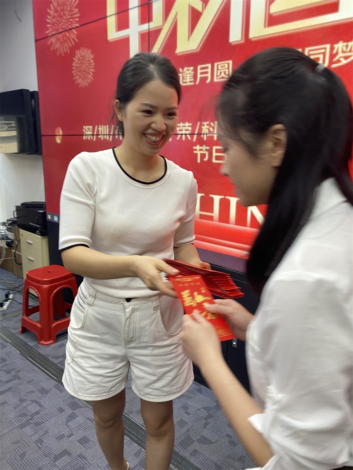 顺达荣祝大家中秋、国庆双节快乐! 顺达荣祝大家中秋、国庆双节快乐!