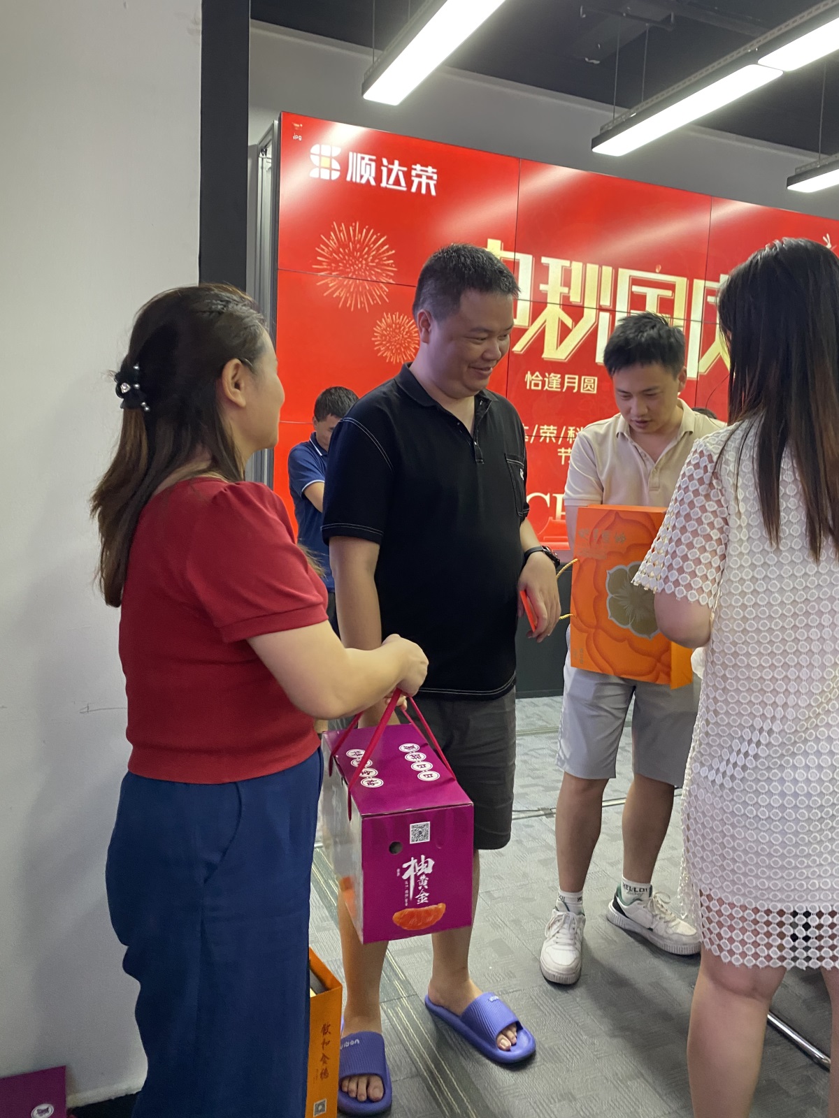 顺达荣祝大家中秋、国庆双节快乐! 顺达荣祝大家中秋、国庆双节快乐!