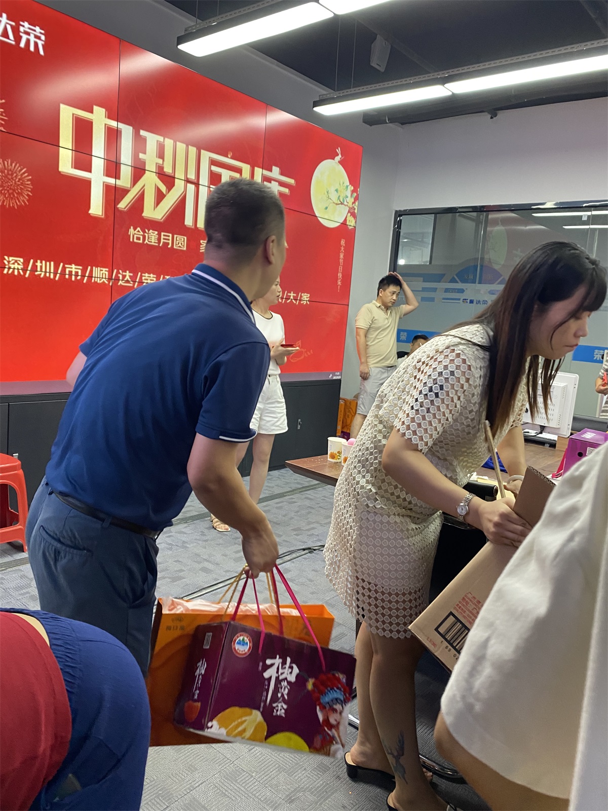 顺达荣祝大家中秋、国庆双节快乐! 顺达荣祝大家中秋、国庆双节快乐!