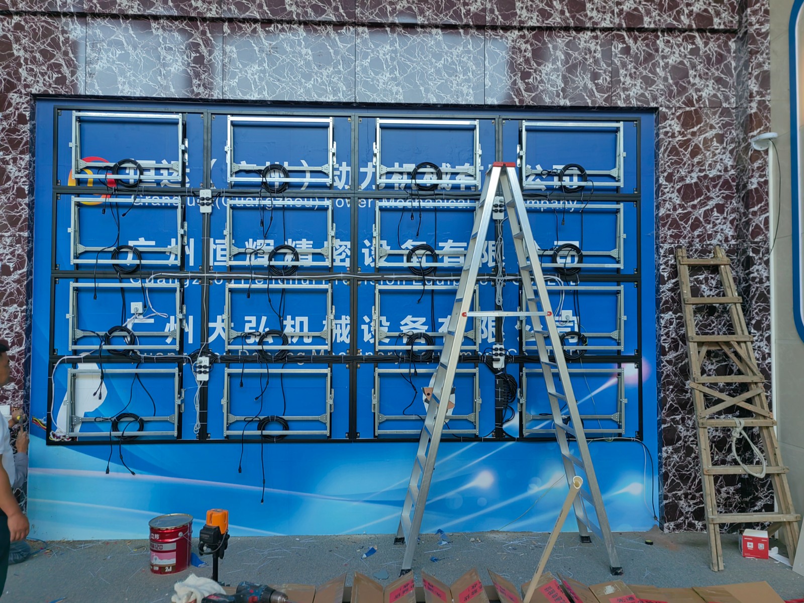 广州某单位展示项目55寸3.5mm4x4拼接屏安装 广州某单位展示项目55寸3.5mm4x4拼接屏安装