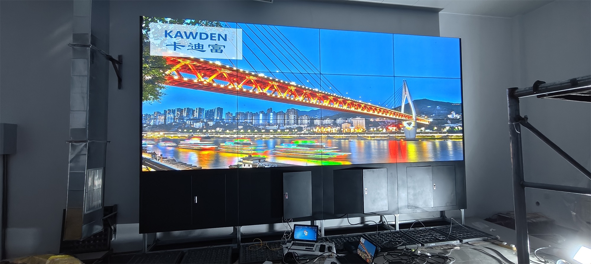 重庆化工码头弱电二期项目成功采用55寸1.7mm拼接屏3行4列+机柜支架安装 重庆化工码头弱电二期项目成功采用55寸1.7mm拼接屏3行4列+机柜支架安装