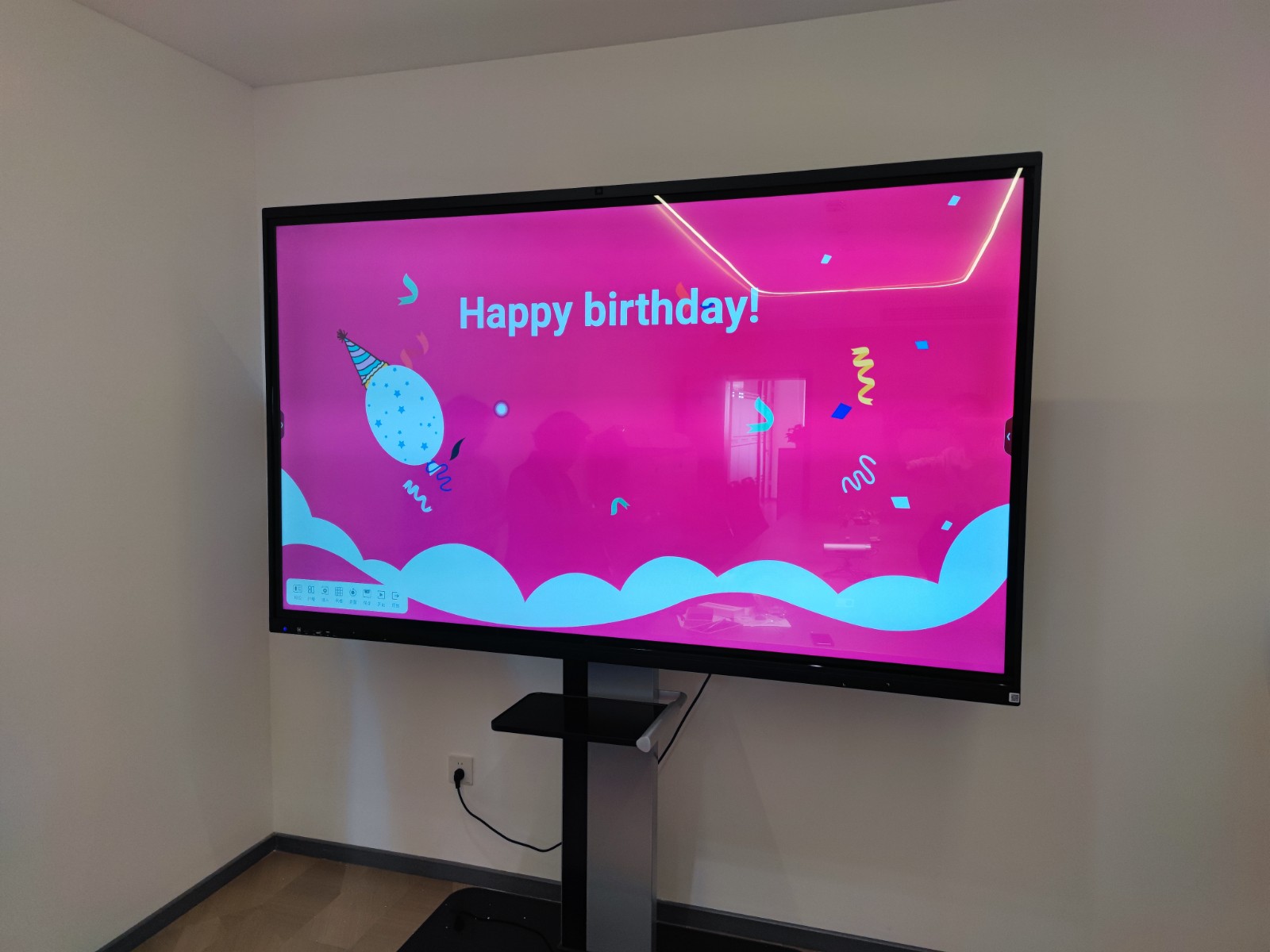 北京卓浩律师所85寸一体机应用 北京卓浩律师所85寸一体机应用