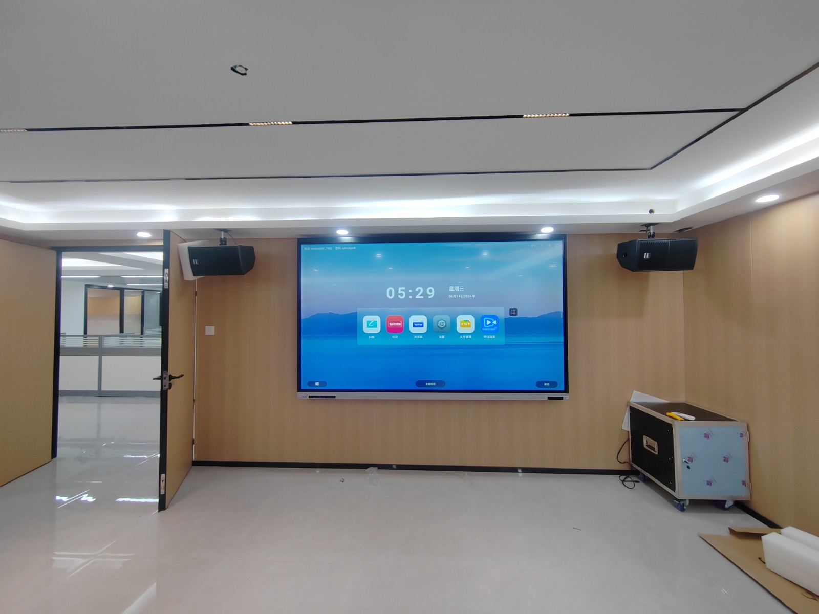 广东普什-广州市110寸会议机案例图片 广东普什-广州市110寸会议机案例图片