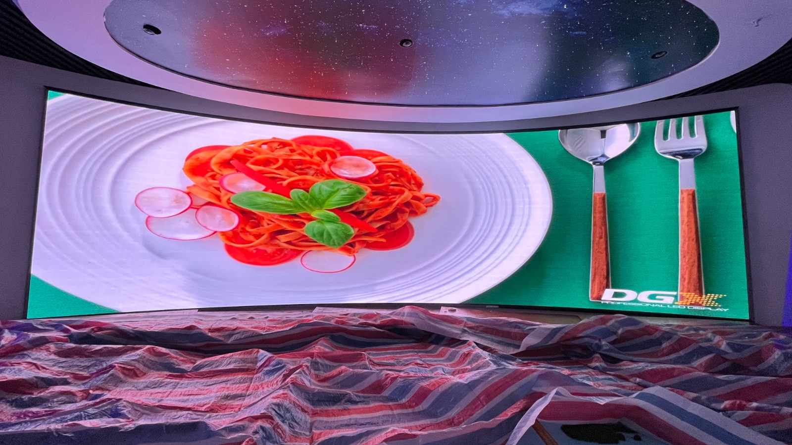 LED显示屏全彩屏P1.86 弧形8.64米x2.56米 LED显示屏全彩屏P1.86 弧形8.64米x2.56米