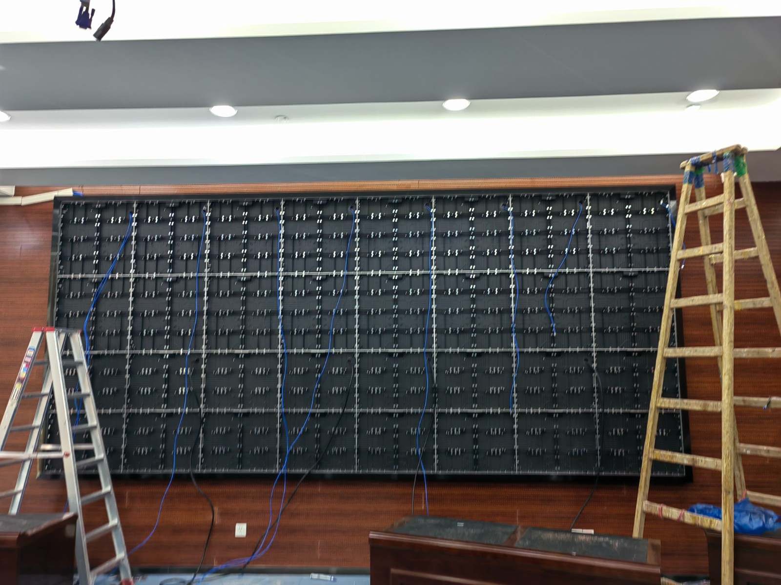 11.47平方P1.53压铸铝箱体+E结构安装 11.47平方P1.53压铸铝箱体+E结构安装