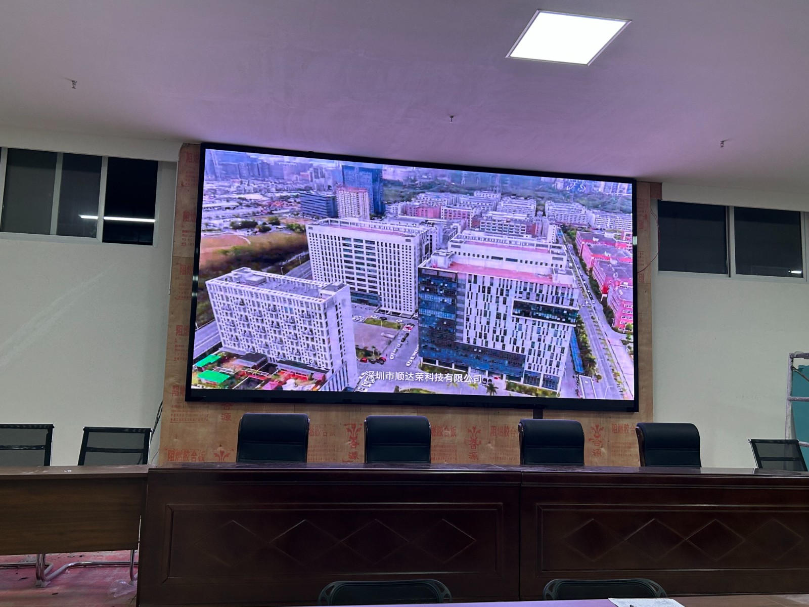 贵州省毕节市某购物广场项目P2.0 LED 长度4480MMx2400MM 贵州省毕节市某购物广场项目P2.0 LED 长度4480MMx2400MM