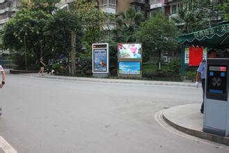 大街户外广告机图片