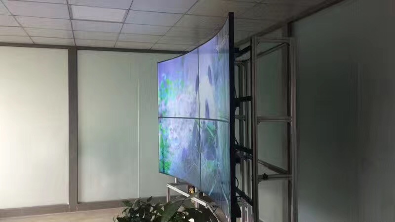 卡迪富曲面屏效果案例安装现场图片1