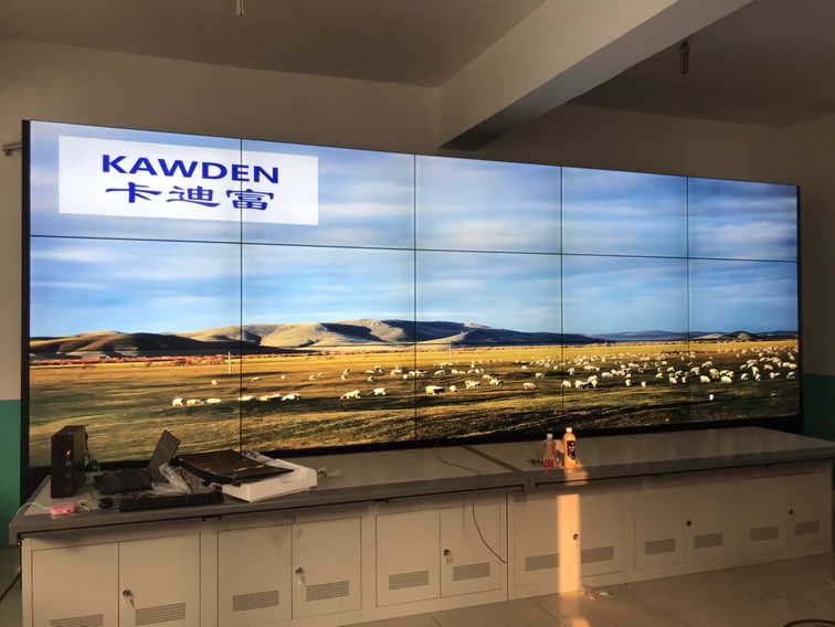 河北省迁安市55寸3.5MM3X5落地机柜拼接屏案例图片4