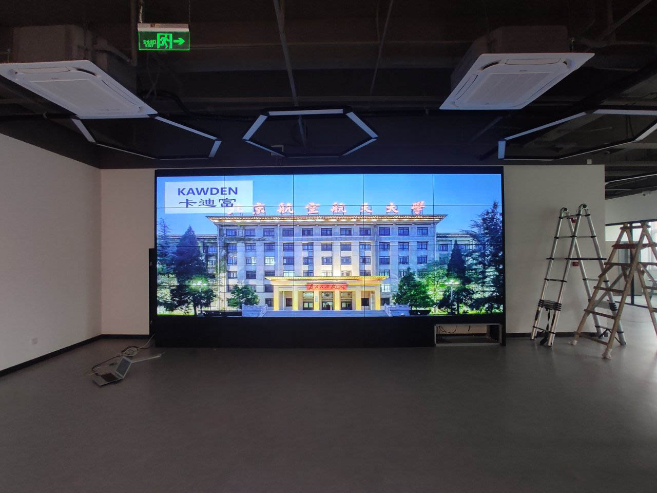 北京航空航天大学55寸3.5mm4X5拼接屏图片4