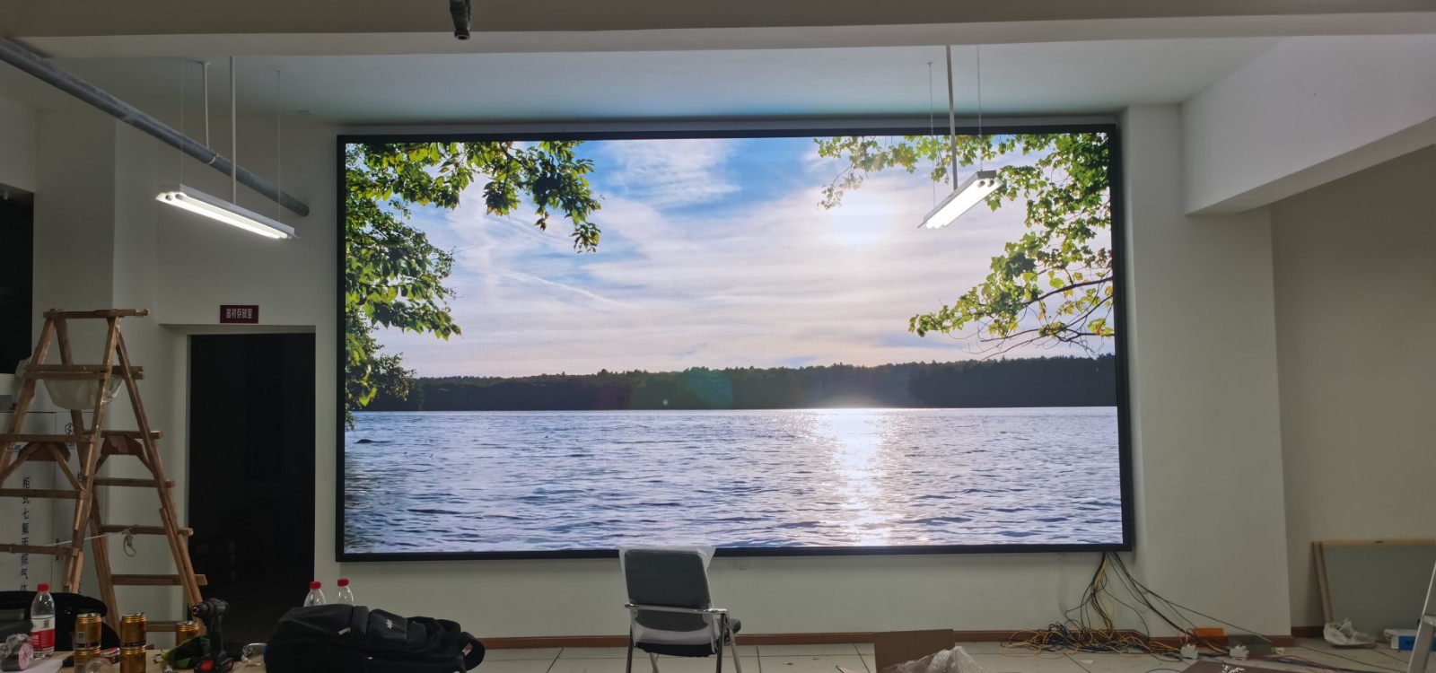 西藏林芝P2全彩屏LED显示屏13平方展示图片