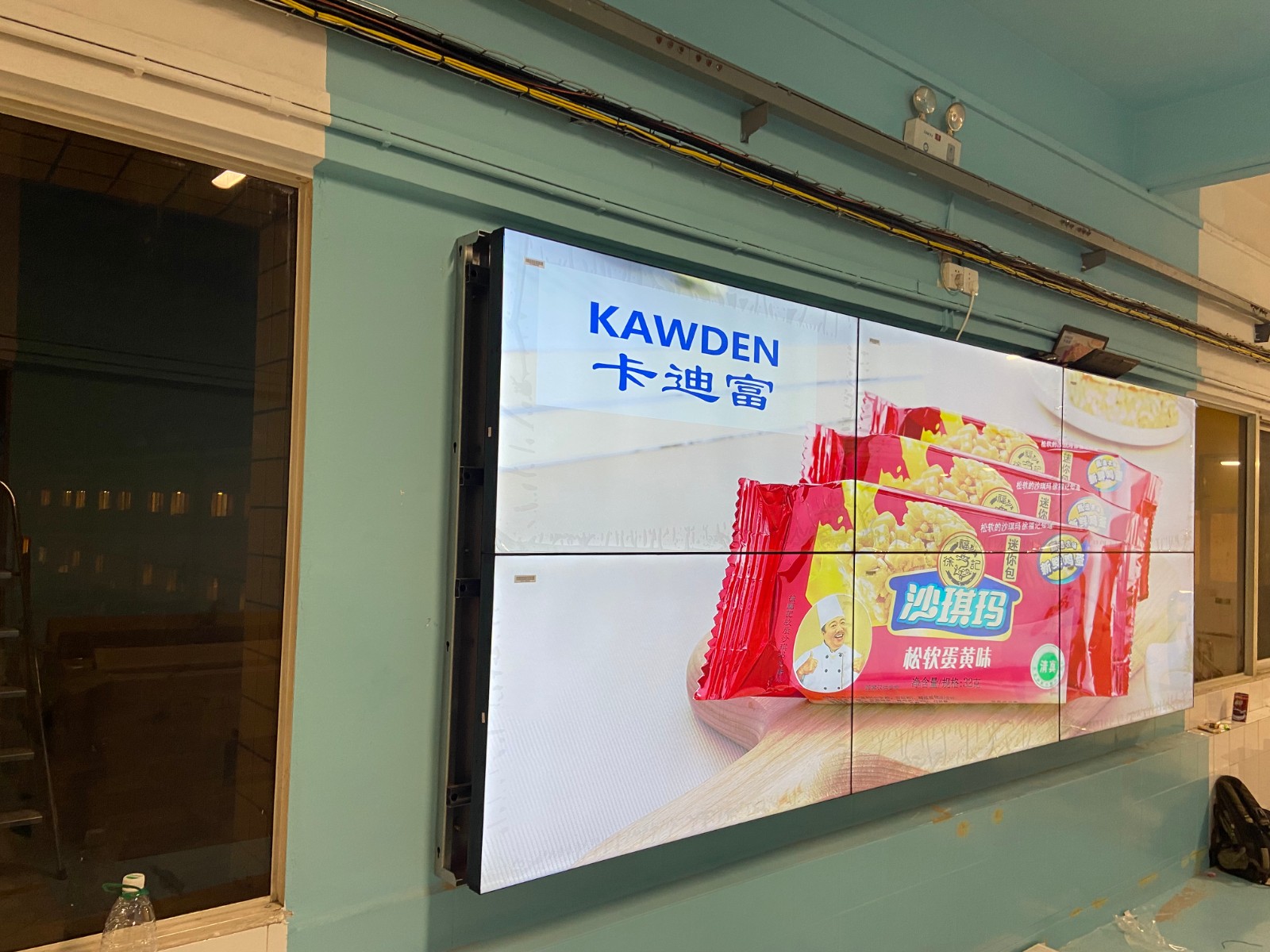 东莞市东城街55寸3.5mm2X3188bet金宝搏亚洲下载最佳选择壁挂钣金包边案例图片