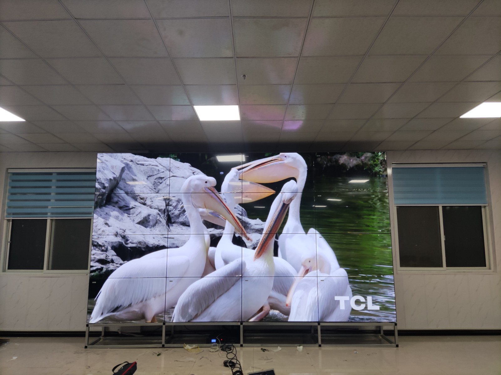 卡迪富55寸3.5mm4x4拼接屏邱城中心卫生院大屏