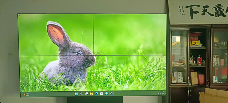 55寸1.7mm2X2落地移动支架拼接屏