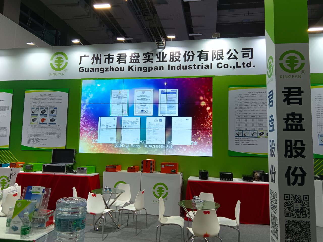 广州市琶洲展馆55寸3X3188bet金宝搏亚洲下载最佳选择，液压支架龙骨安装