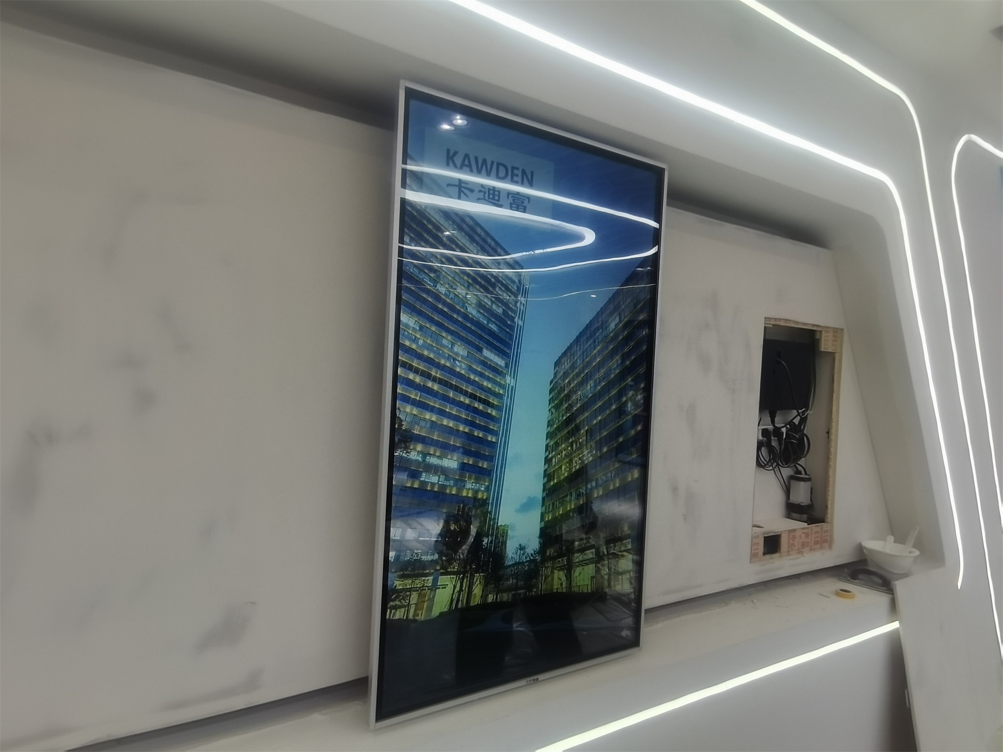 55寸红外触摸屏一体机,滑轨屏展示 55寸红外触摸屏一体机,滑轨屏展示