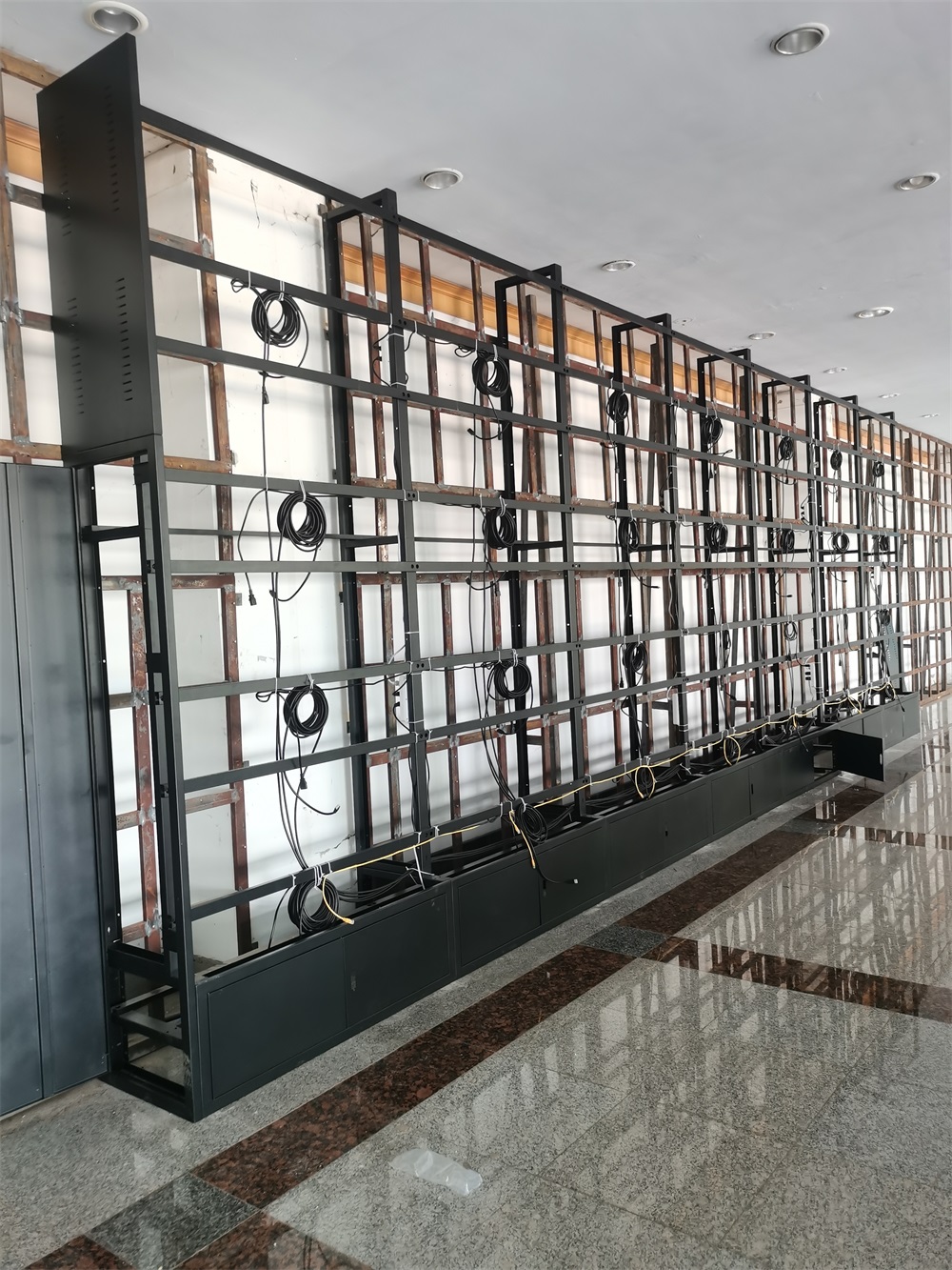 吉林省长山镇长山热电分公司55寸3.5mm4X7188bet金宝搏亚洲下载最佳选择机柜支架安装