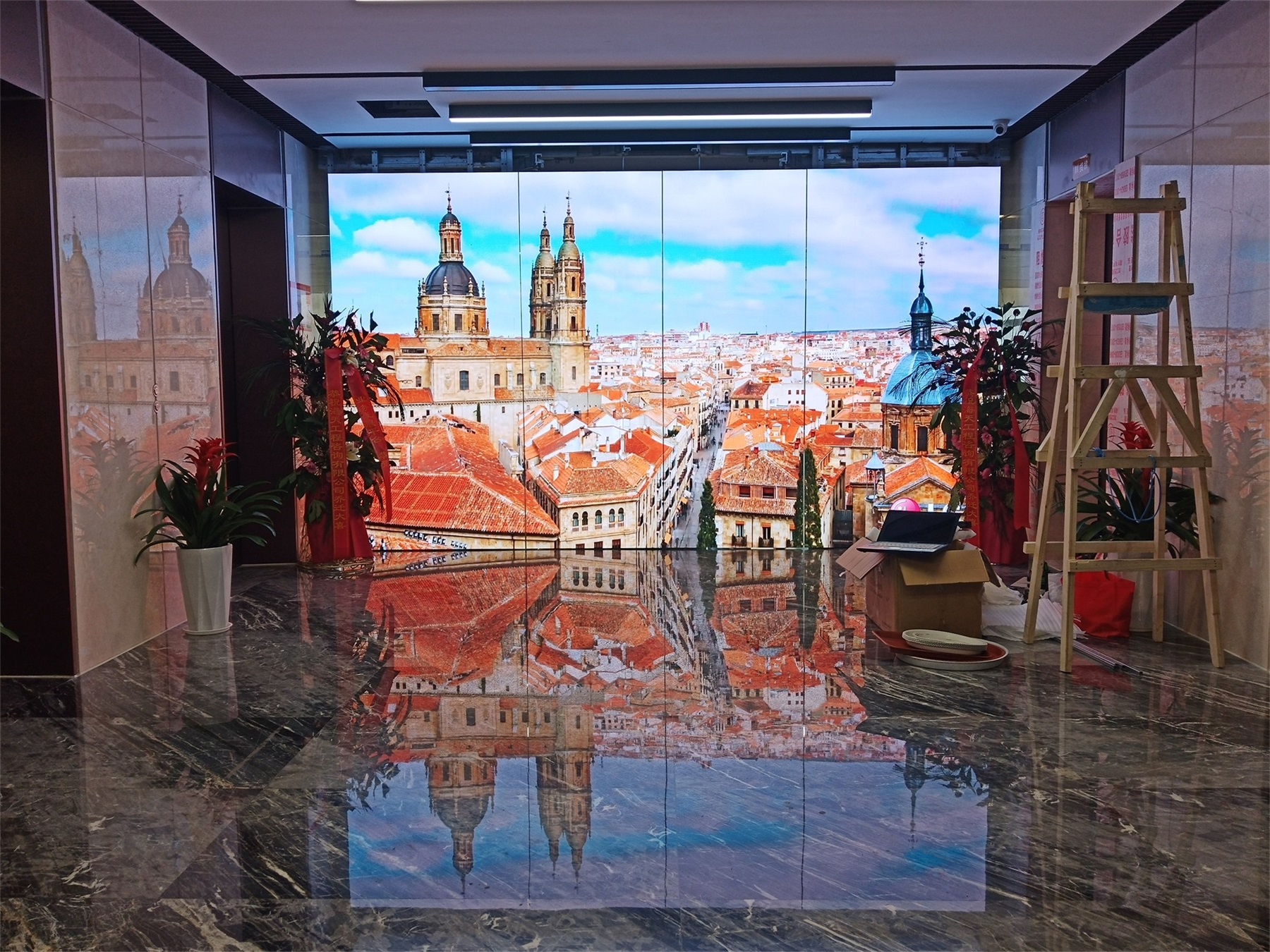 郑州一工程公司LED显示屏开合门案例图片