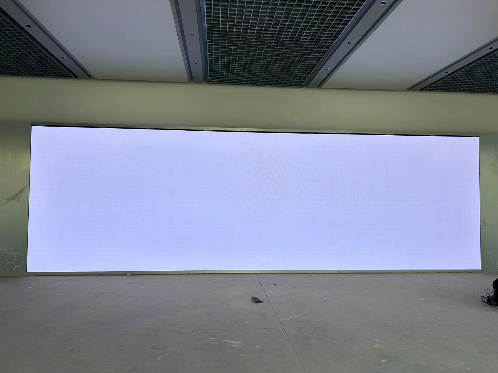 P2.0 LED全彩屏 9920mm*3040mm