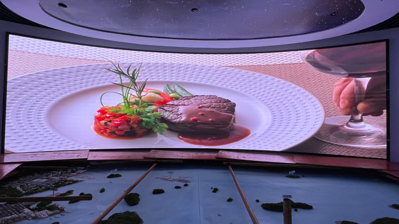 惠州大亚湾石化工业区环保局展厅项目P1.86 LED显示屏展示