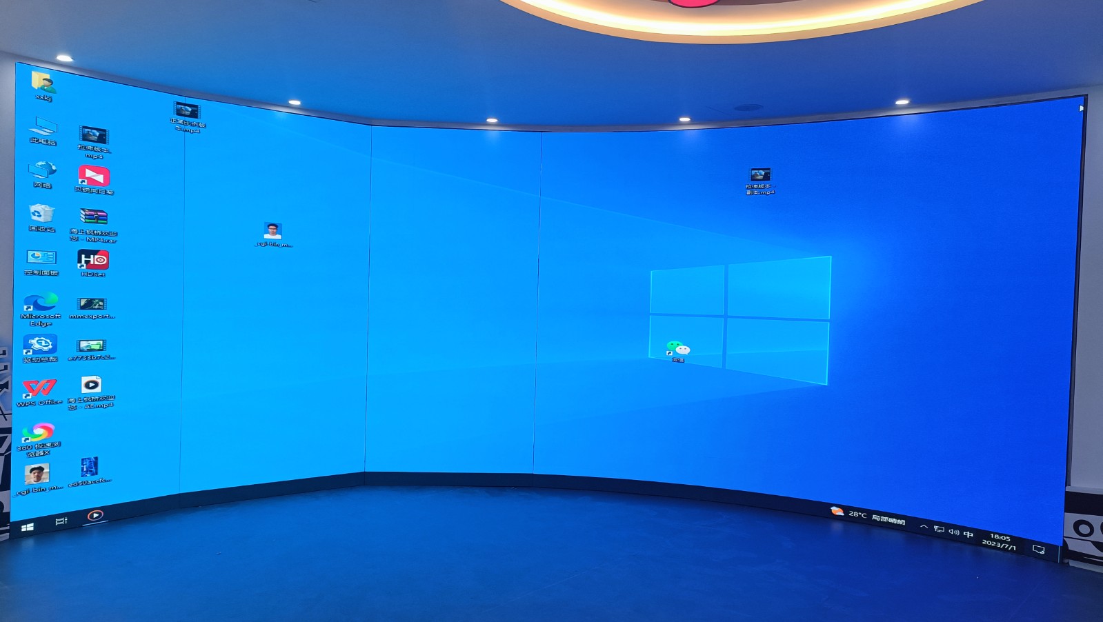 P1.53LED显示屏塞拉门LED弧形滑轨屏