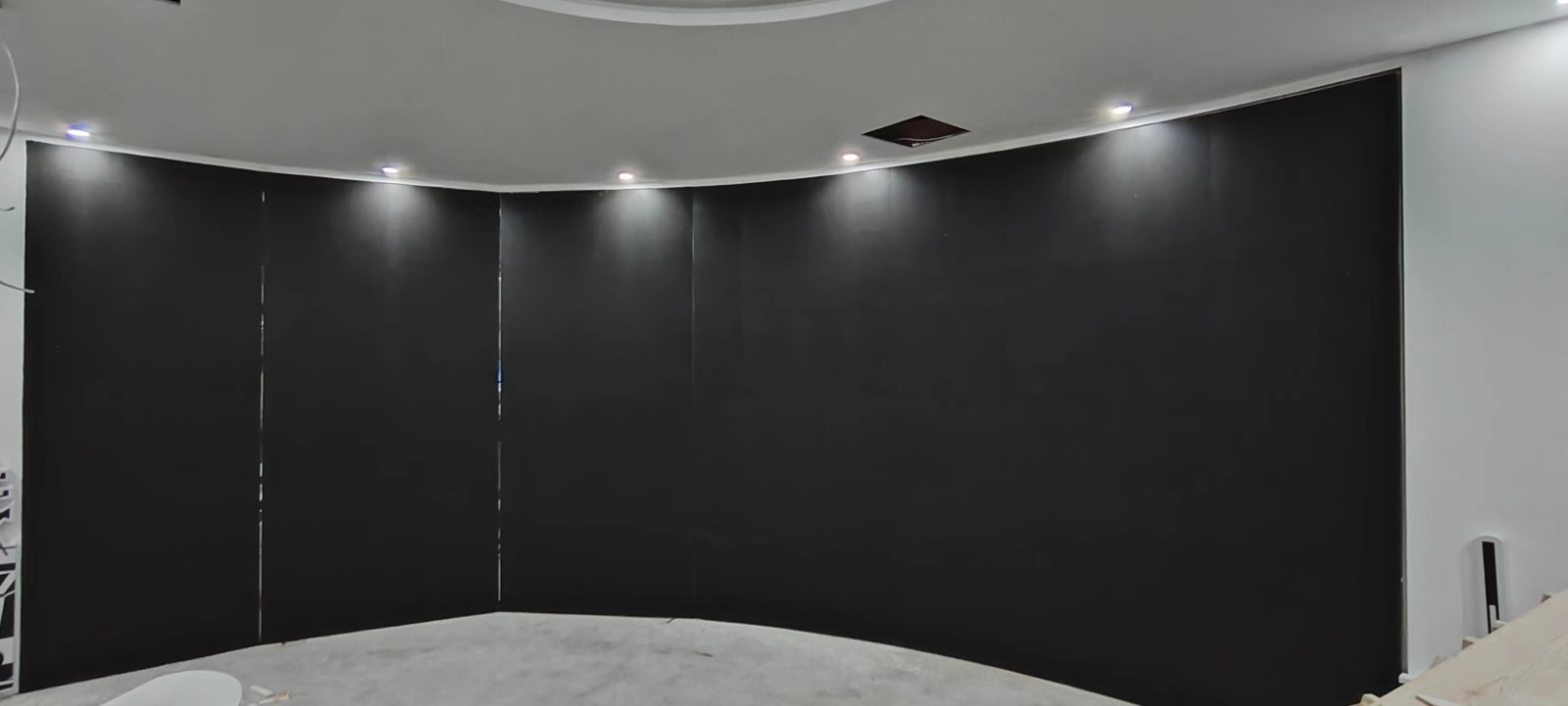 P1.53LED显示屏塞拉门LED弧形滑轨屏安装完成图片