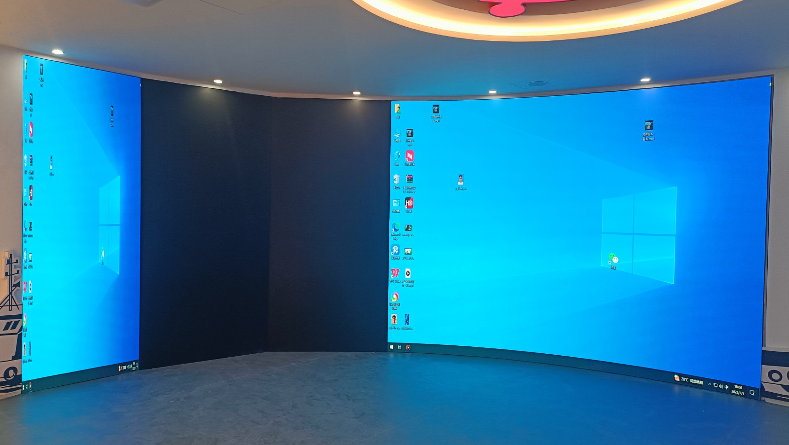 P1.53LED显示屏塞拉门LED弧形滑轨屏展示