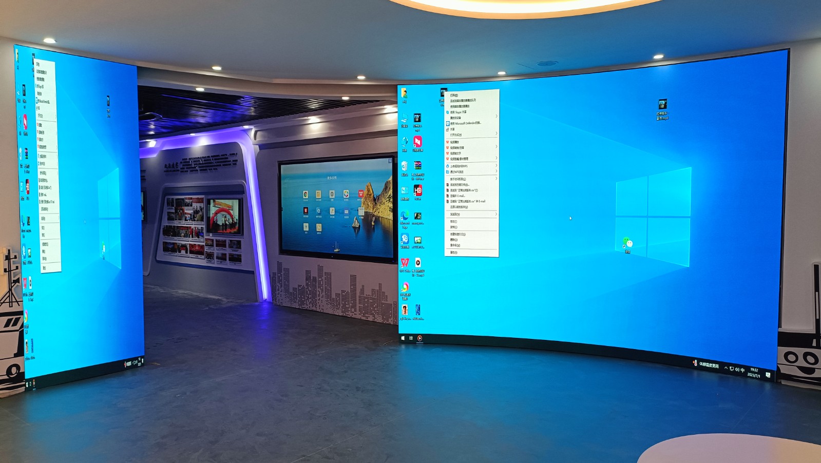 P1.53LED显示屏塞拉门LED弧形滑轨屏展示效果