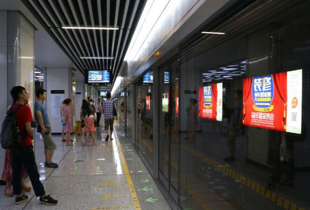 Subway platform of intelligent traffic solutions - outdoor advertising machine