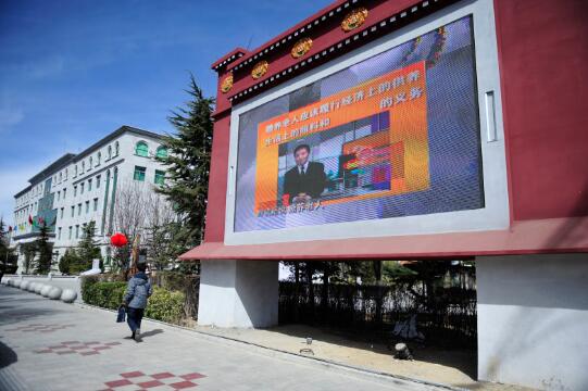 Theme park outdoor interactive touch query all-in-one solution