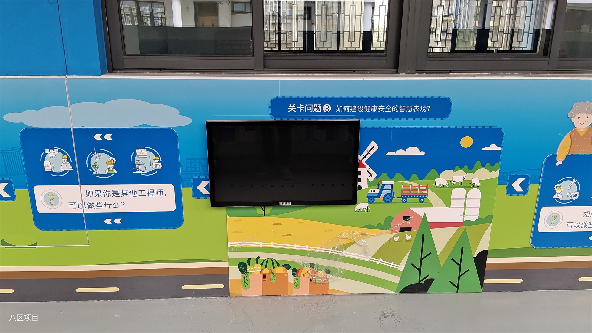 32寸广告机图片