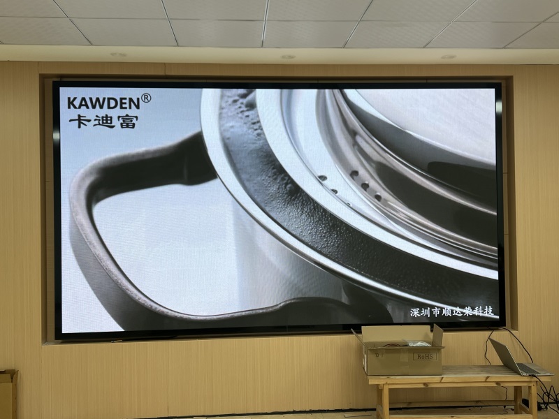 室内P2.5全彩屏(尺寸达3.52m×1.92m)