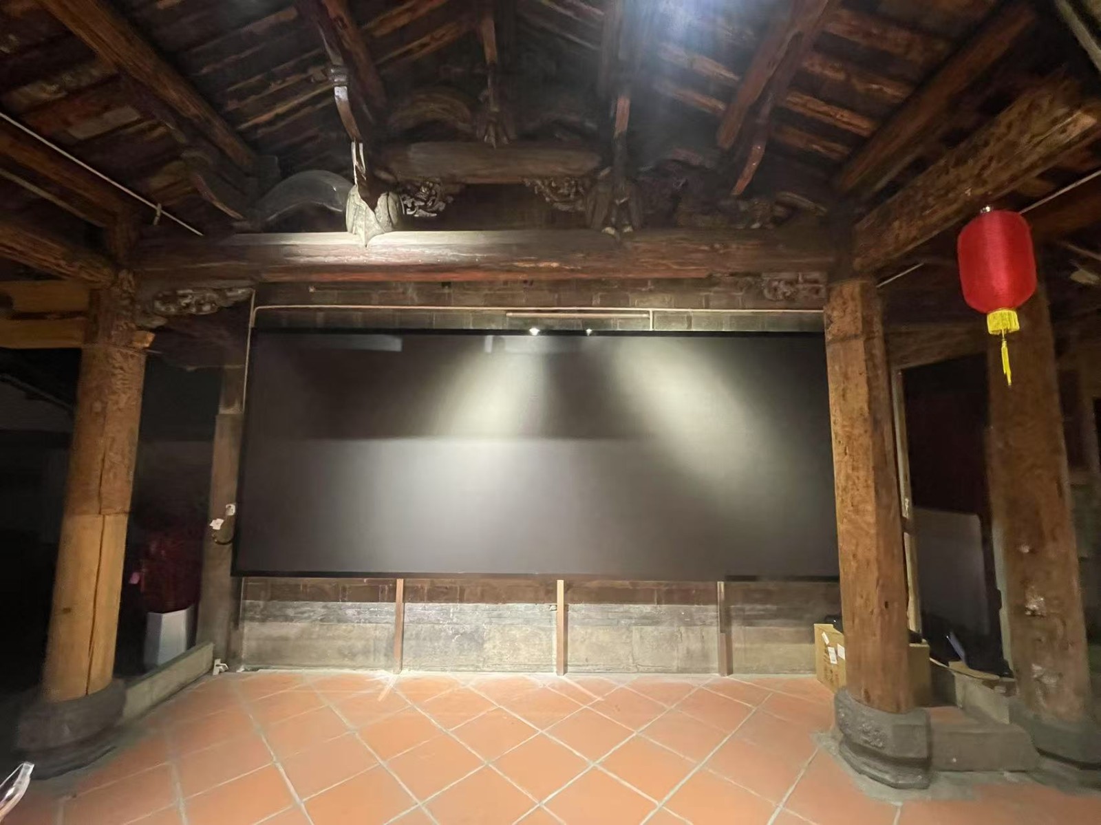 p1.86led显示屏壁挂式安装